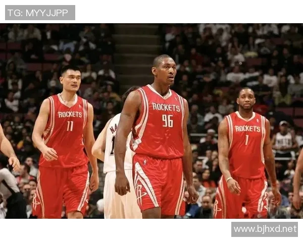 姚明摔瓶子事件引发热议背后隐藏的情感与体育精神探讨