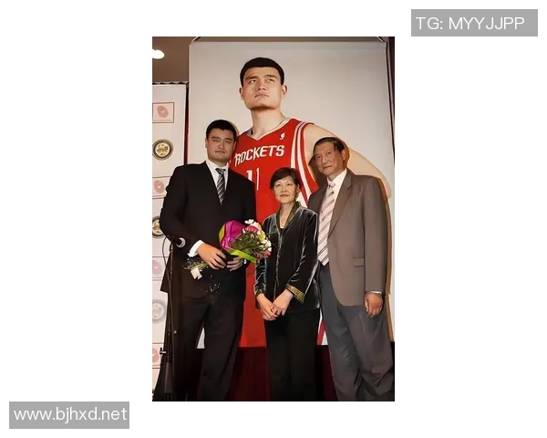 姚明漫步周庄古镇感受水乡魅力与篮球文化交融之美 姚明漫步周庄古镇感受水乡魅力与篮球文化交融之美