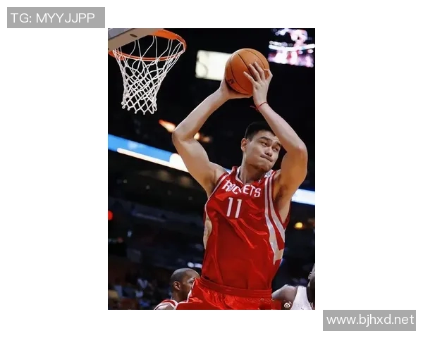 姚明温情瞬间：篮球巨星背后的感人故事与无私奉献