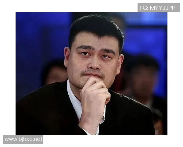 韦斯利精准传球助力姚明展现篮球风采引发球迷热烈追捧