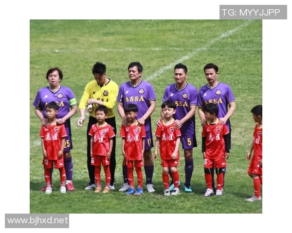 足球明星齐聚一堂送祝福精彩混剪瞬间尽显球场魅力与团结精神 足球明星齐聚一堂送祝福精彩混剪瞬间尽显球场魅力与团结精神