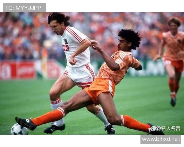 珍贵足球明星合影照片展现传奇时刻与球场背后的故事