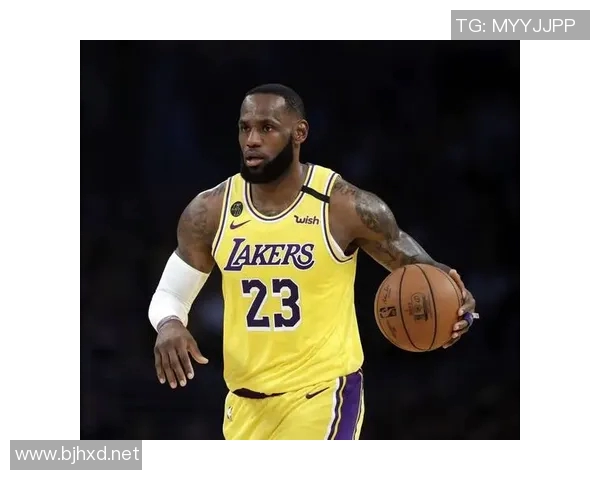 篮球巨星詹姆斯化身时尚达人挑战变装风格引发热议 篮球巨星詹姆斯化身时尚达人挑战变装风格引发热议